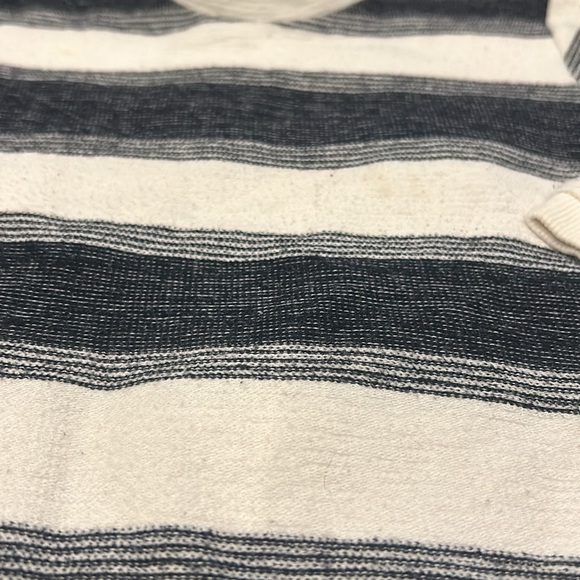 H&M Pull-Over Sweater 2 Button Closure in White & Dark Blue Size 2-3T - Picture 2 of 5